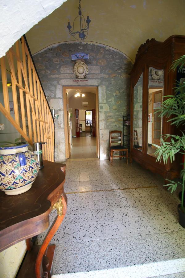 Auberge De La Couronne Lablachère Екстериор снимка