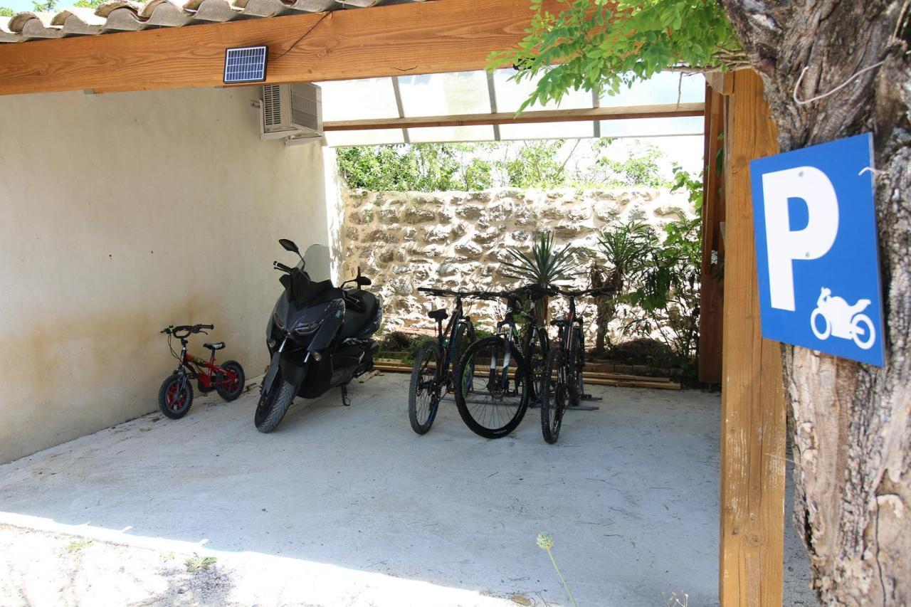 Auberge De La Couronne Lablachère Екстериор снимка