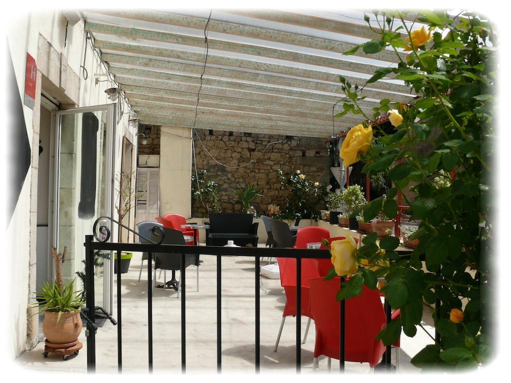 Auberge De La Couronne Lablachère Екстериор снимка