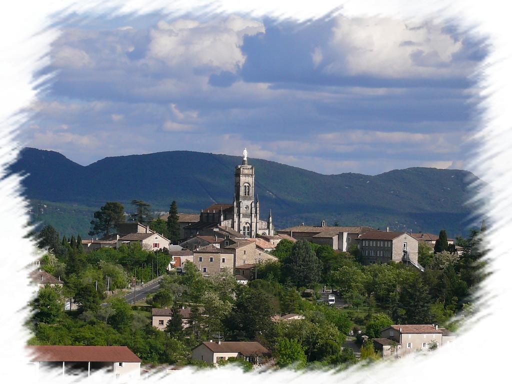Auberge De La Couronne Lablachère Екстериор снимка